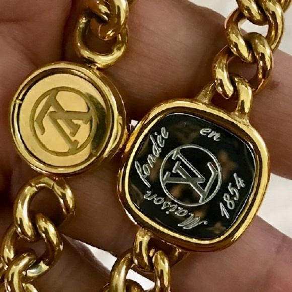 👑✅PRICE FIRM✅ Louis Vuitton ID Chain Necklace Gold - Picture 3 of 13